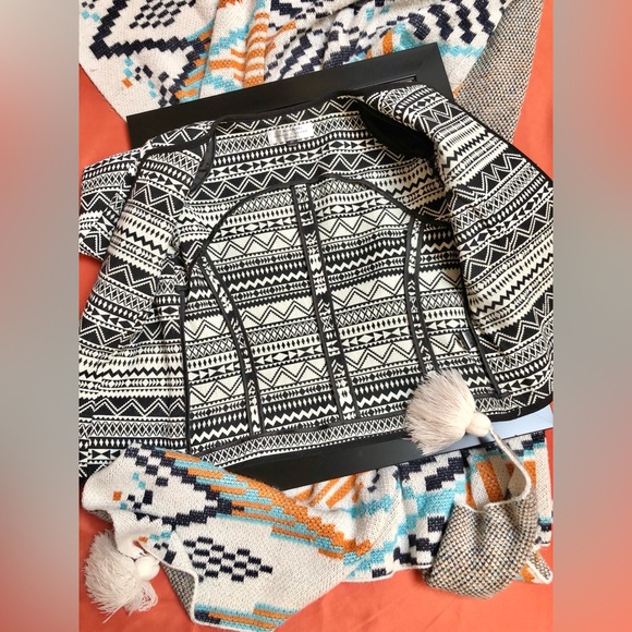 Arthur S. Levine Tahari Black & White Graphic Blazer - Picture 3 of 10